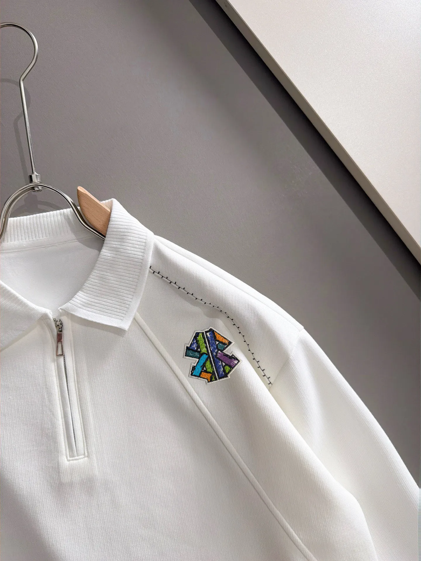 Paris 2026 long-sleeved sweatshirts for men and women, Same Style, many stars, Same Style, top Original version, feel free to compare🆚The fabric is custom-dyed, lightly sprayed and distressed, the fabric, material, and details are consistent with the original, using special cotton and linen fabrics. The cost of the fabric is extremely expensive. It is twice as expensive as pure cotton materials, no expense is spared just to do better. Three standards are complete. The comparison between non-market products and my fabrics is very different, only the top version! Size: M-4XL